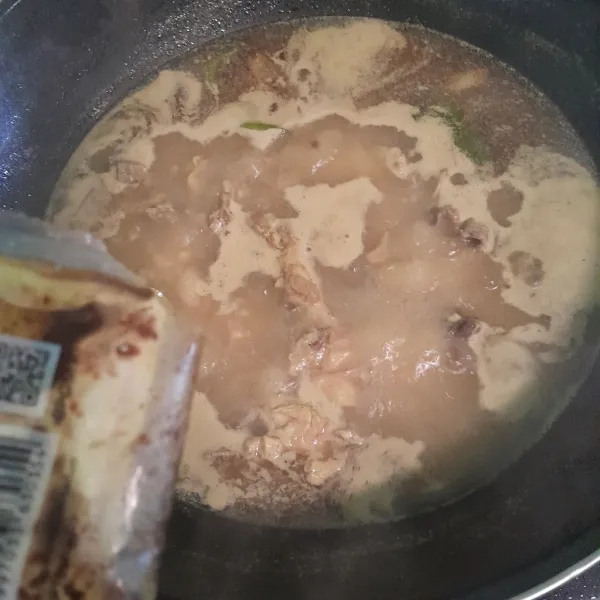 Masukan minyak soto.