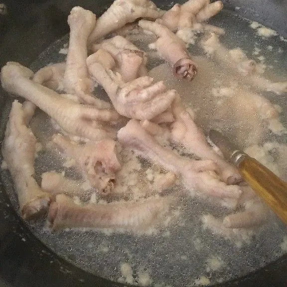 Rebus ceker sampai empuk.