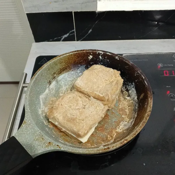 Panggang roti hingga campuran susu menyusut.