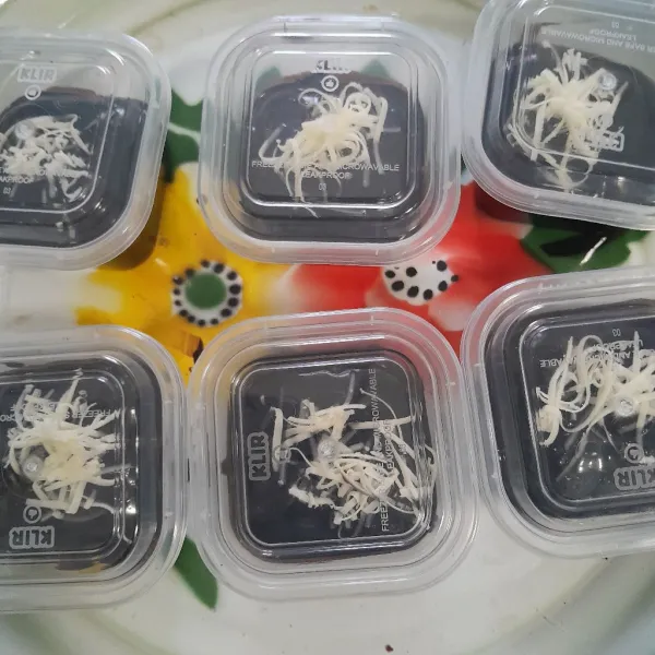 Lalu beri toping dengan keju , siap disajikan.