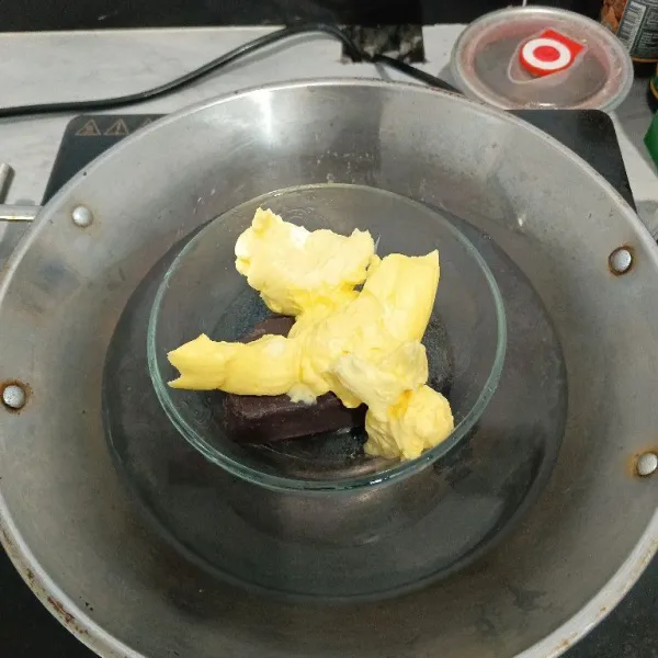 Campur semua bahan B, tim hingga adonan tercampur rata. Sisihkan.