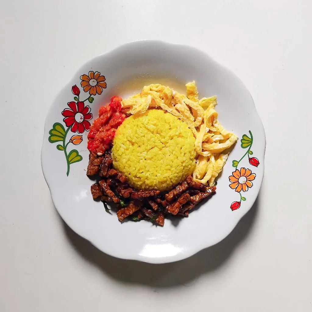 Nasi Kuning Tanpa Santan