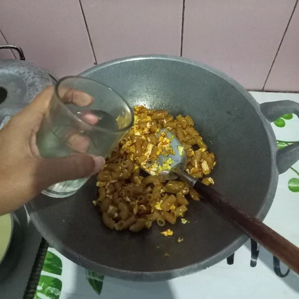 Tambahkan sedikit air masak hingga bumbu meresap, siap disajikan.