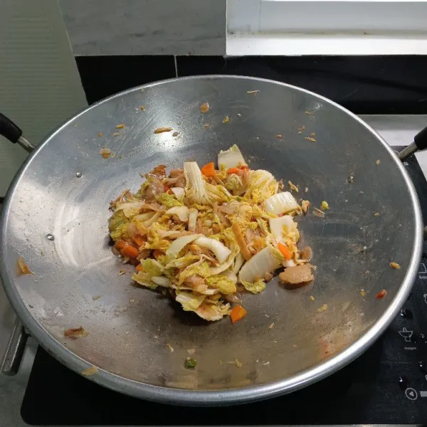 Setelah matang, koreksi rasanya. Siap disajikan.