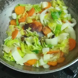 Bumbui dengan saus tiram, garam, dan kaldu bubuk.