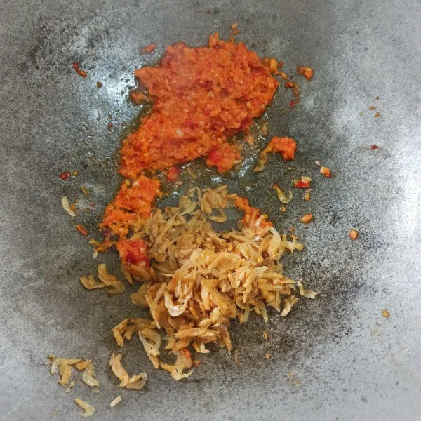 Masukkan krese, aduk rata.