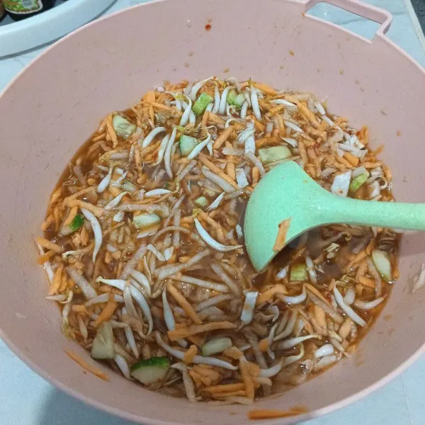 Masukkan ke dalam kulkas, biarkan selama 2 jam atau semalaman supaya bumbu meresap. Setelah itu, hidangan siap disajikan!