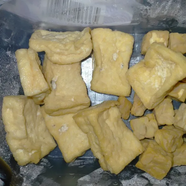 Potong tahu lalu goreng kering
