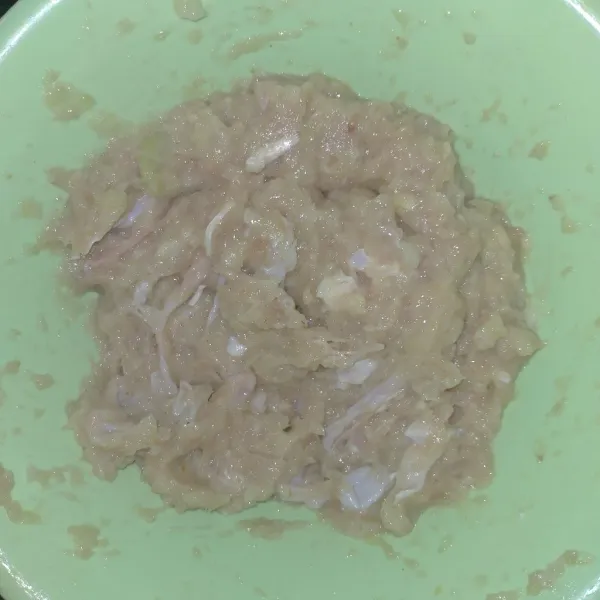 Campurkan bumbu dengan ayam