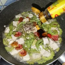 Tambahkan bumbu penyedap dan masak sampai matang. Kemudian, koreksi rasa masakan dan siap disajikan.