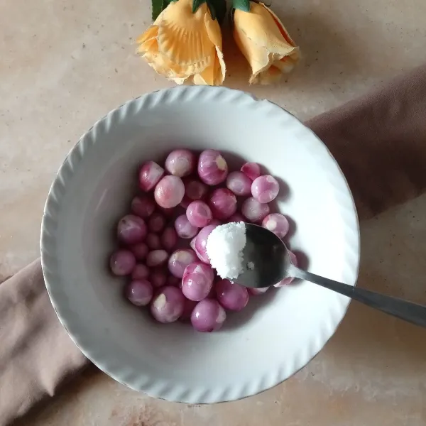 Tambahkan garam dapur.