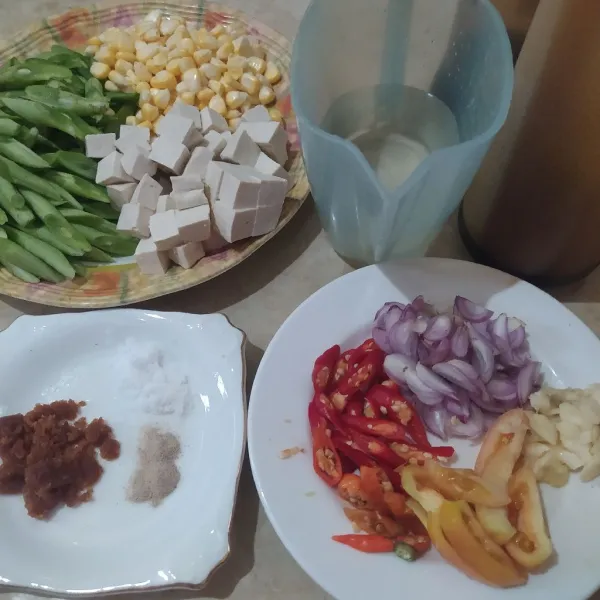 Siapkan bahan.