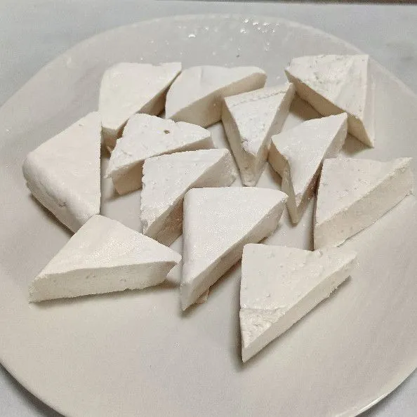Potong potong tahu sesuai selera