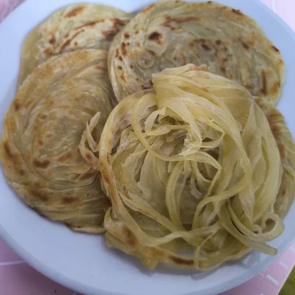 Setelah matang angkat dan sajikan dengan tambahkan topping sesuai dengan selera.