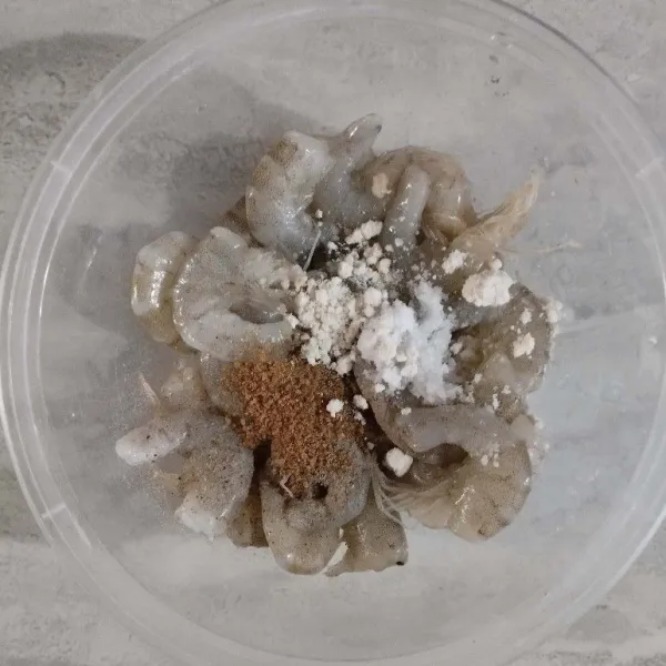 Beri bumbu marinasi, kemudian diamkan kurang lebih 5 menit.