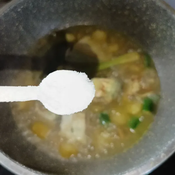 Tambahkan bumbu penyedap dan masak sampai matang, kemudian koreksi rasanya dan siap disajikan!