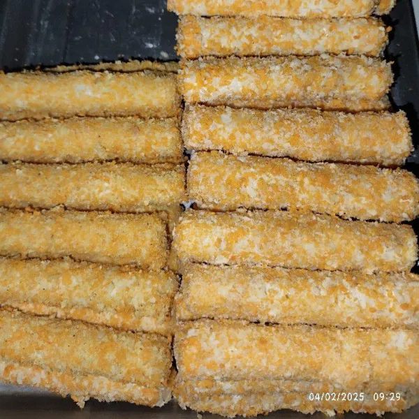 Setelah selesai semua, bisa simpan di freezer untuk stok cemilan atau ambil sebagian untuk digoreng jika ingin memakannya.