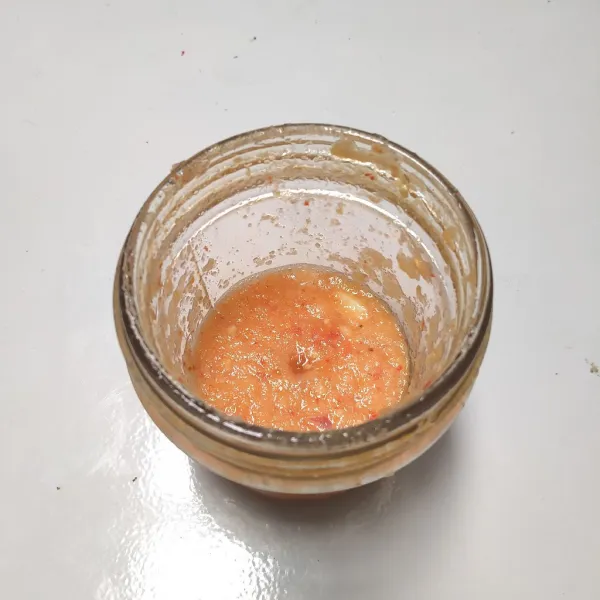 Blender bumbu halus : cabe, bawang putih, dan bawang merah