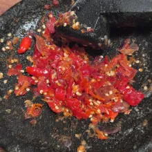 Ulek kasar bumbu.