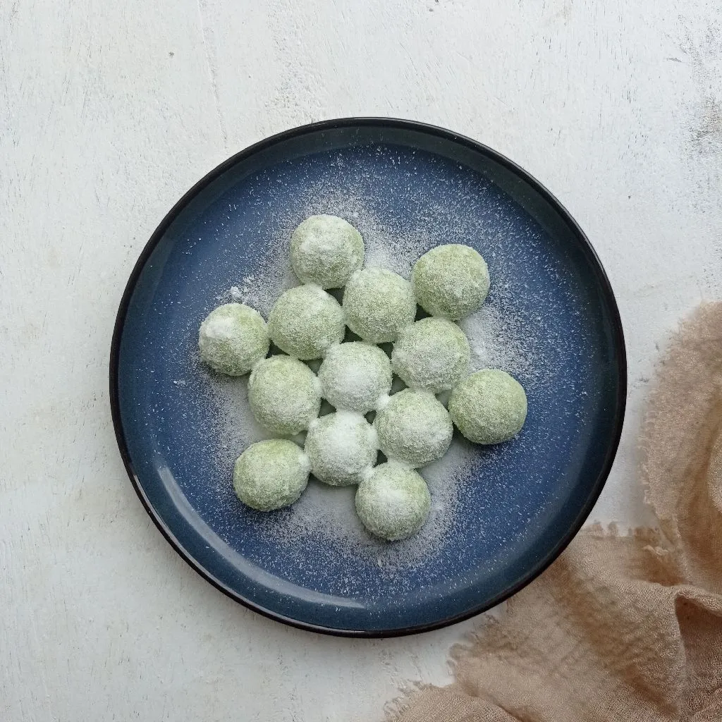 Pandan snow ball