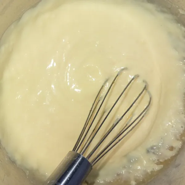 Masak bahan filling hingga mengental, kemudian matikan api.