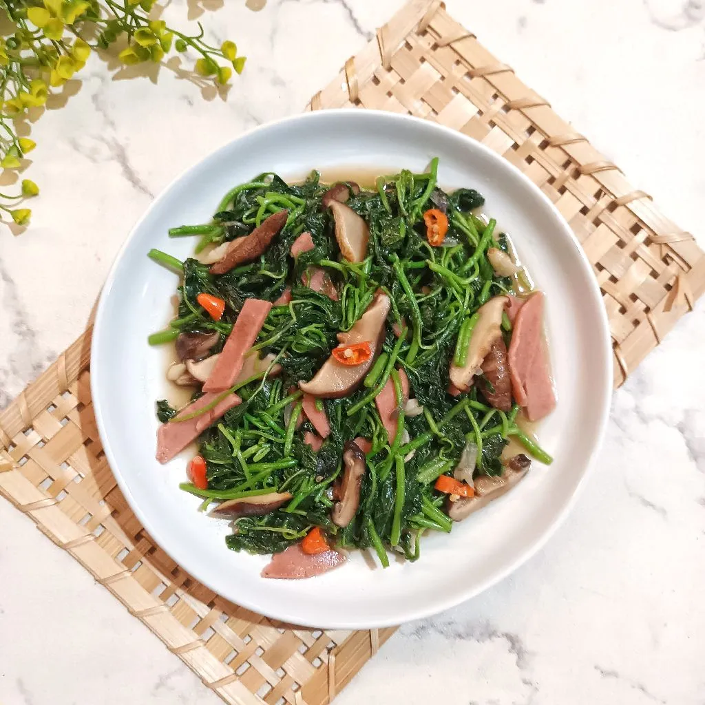 Tumis Bayam Smoked Beef
