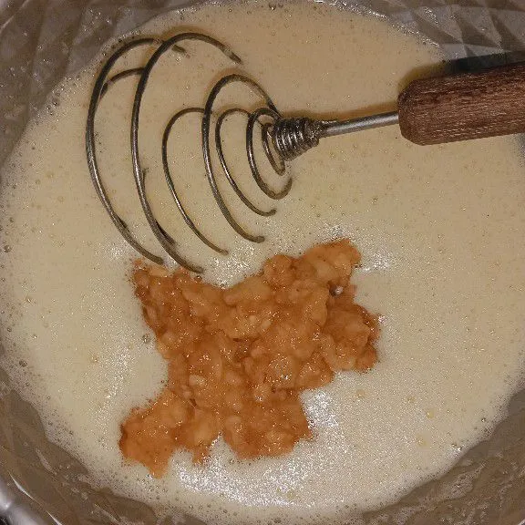 Tambahkan pisang yang tadi, aduk hingga rata.