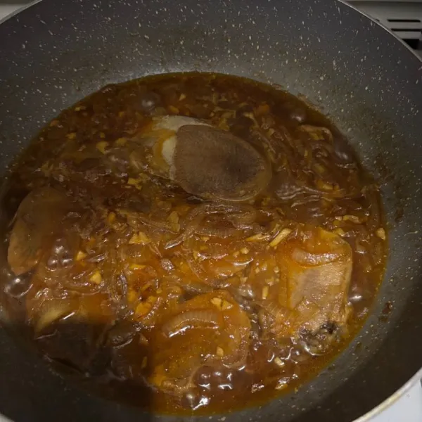Masak hingga meresap dan air tinggal sedikit.
