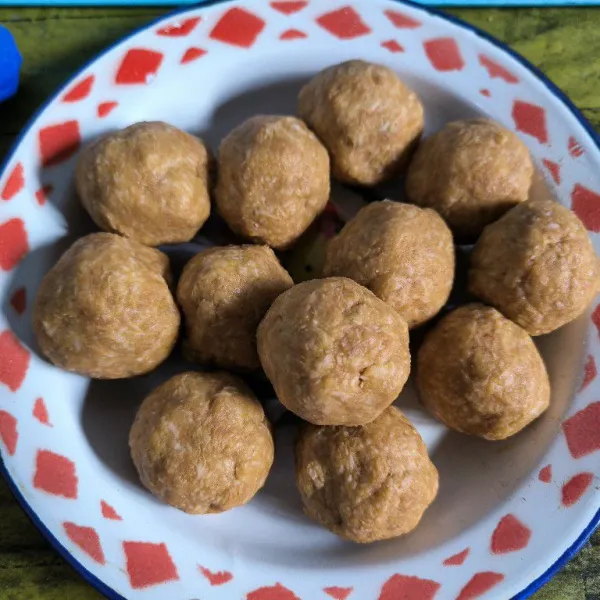 Lakukan hingga semua adonan habis.