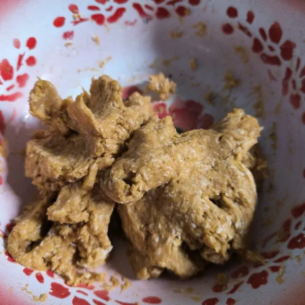 Aduk hingga adonan tercampur rata.