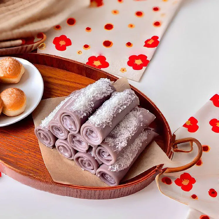 Purple Taro Crepe Roll