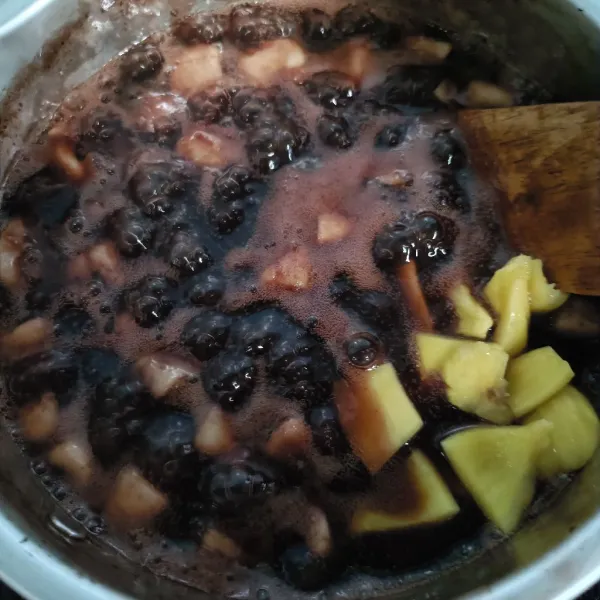 Lalu masukkan potongan nangka