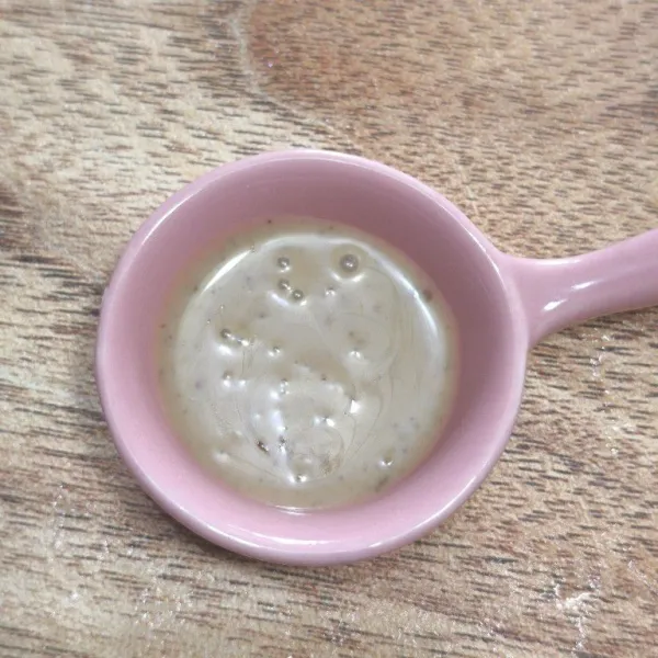Siapkan salad dressing wijen sangrai.