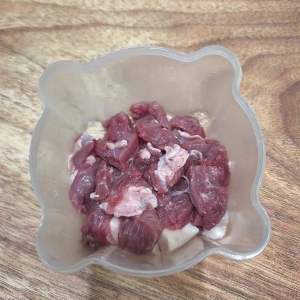 Iris daging sapi has dalam.