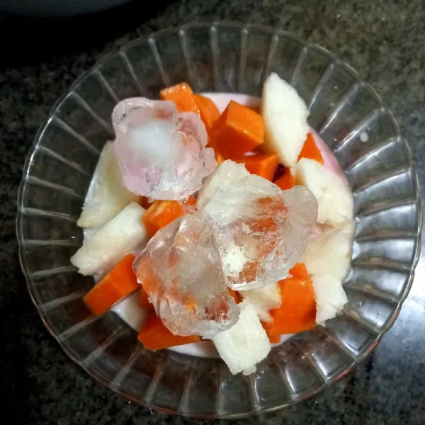 Masukan pecahan es batu