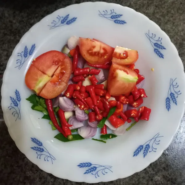 Iris-iris bahan sambal