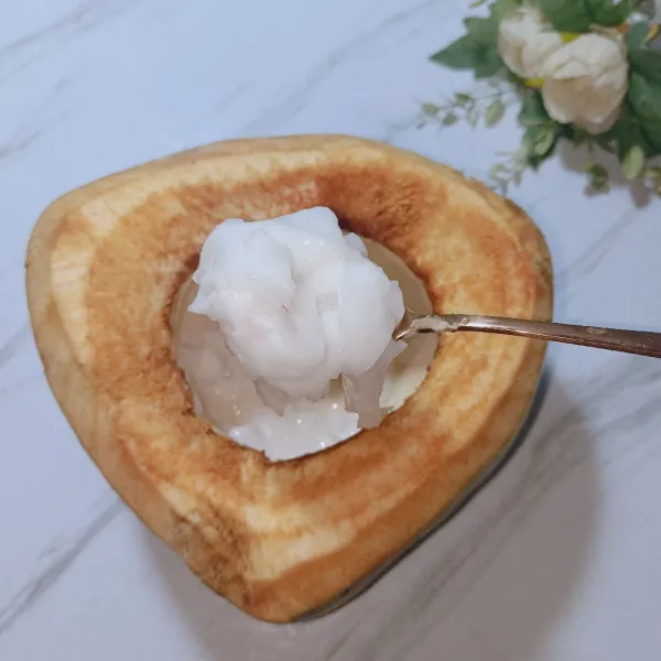 Kerok daging buah kelapa