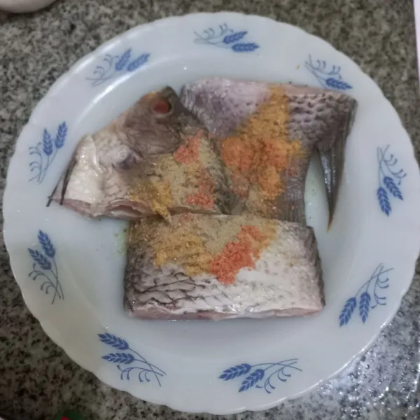 Tambahkan bumbu marinasi, aduk rata