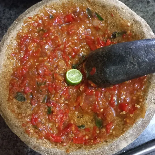 Kucuri dengan perasan jeruk limau