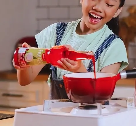 Siapkan panci masukan santan, daun pandan, dan freiss cocopandan masak di api kecil.