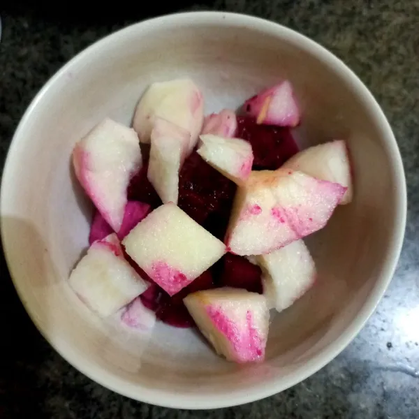 Tambahkan potongan buah pir