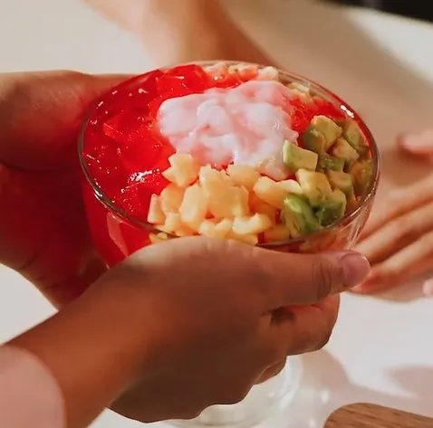 Sajikan dengan campuran santan freiss cocopandan.