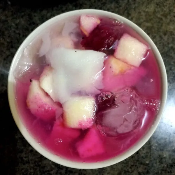 Tambahkan air kelapa muda