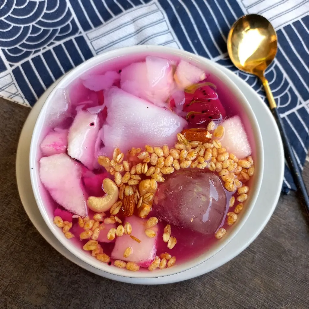 Es Kelapa Muda Buah Dan Granola