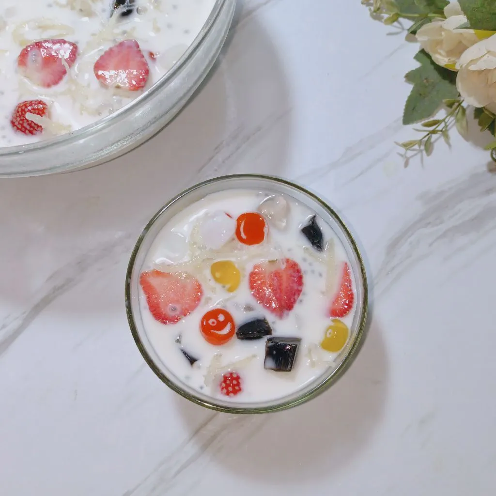 Es Campur Susu Stroberi