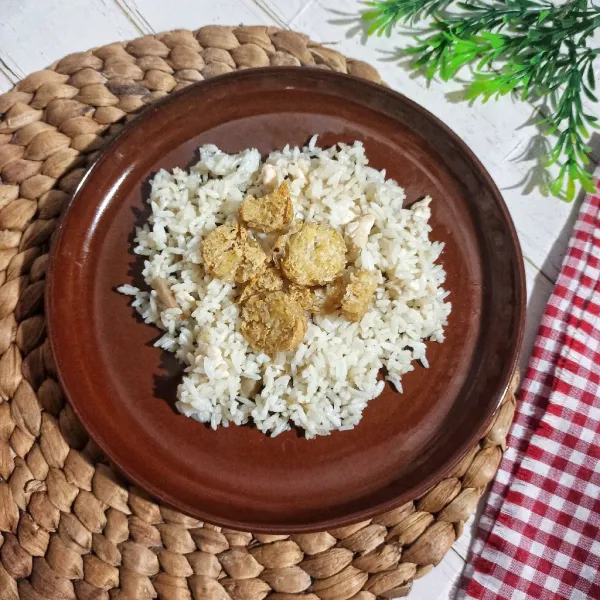 Sajikan bersama nugget tahu sebagai toping tambahan!