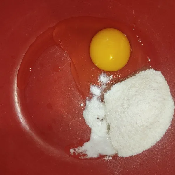 Kocok telur dan gula halus