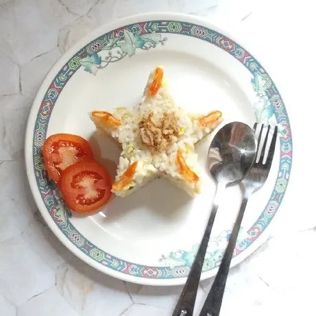 Koreksi rasanya. Jika sudah OK, angkat dan sajikan dengan taburan bawang goreng.