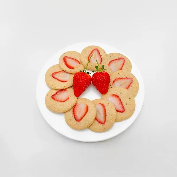 Fluffy Strawberry Pancakes
