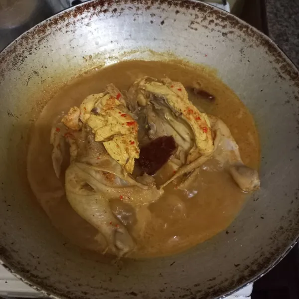 Tambahkan gula merah dan kaldu jamur secukupnya